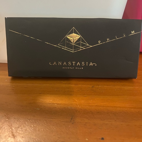 Anastasia Beverly Hills Prism eyeshadow palette with brush - Picture 2 of 4